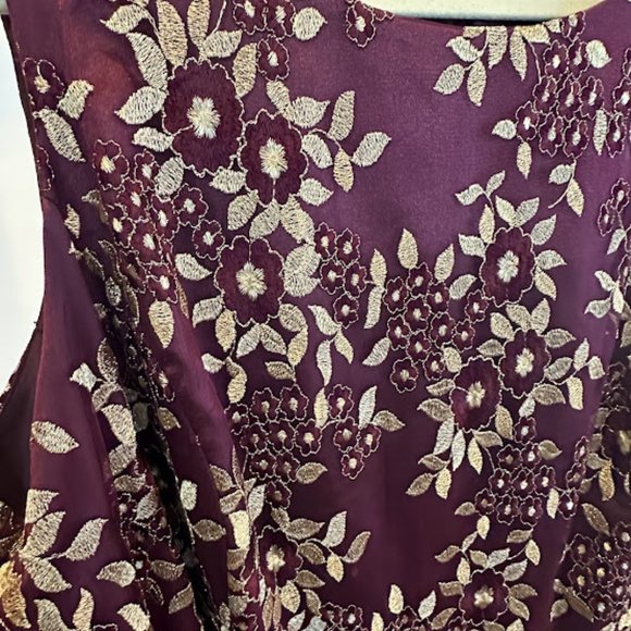 Tahari Women's Plus 24W Burgundy/Wine Dress with intricate gold emboidery - Picture 4 of 6